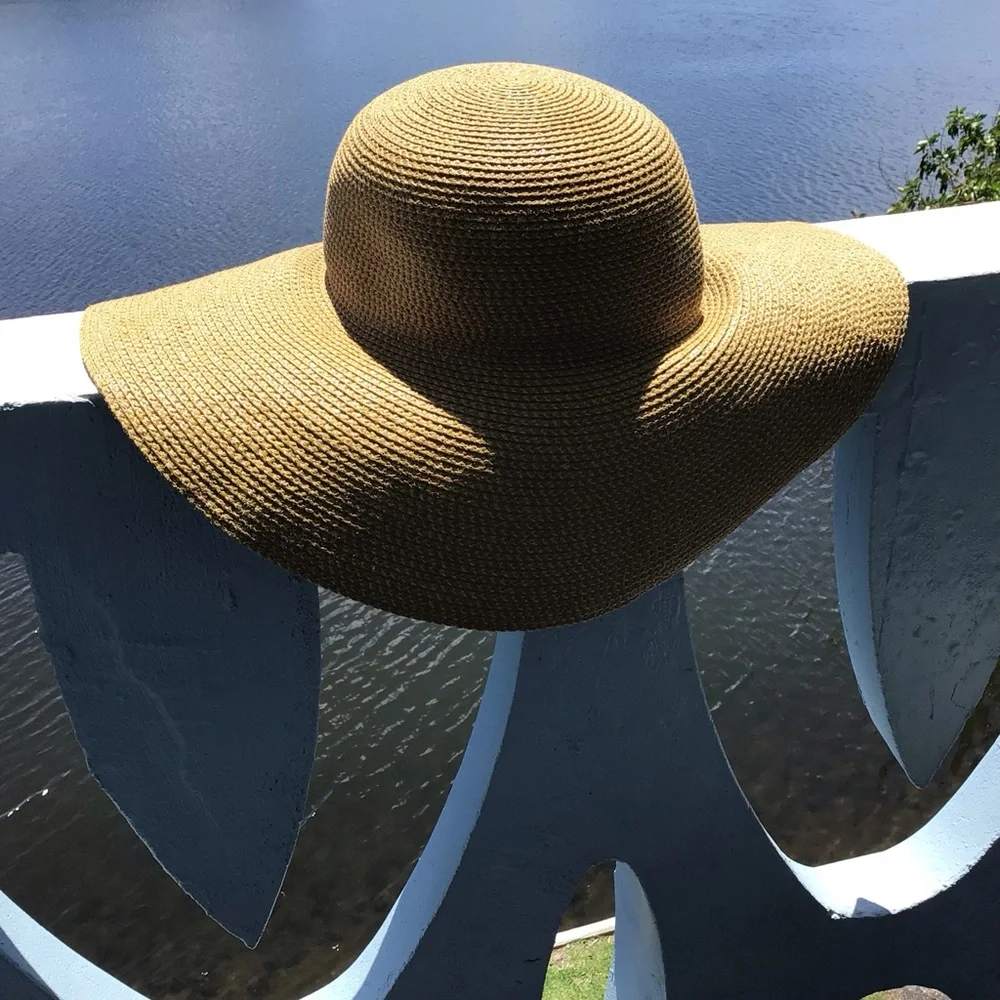 Eric Javits Wide Brimmed Hampton Patented “Squishee” Straw Sun Hat with UPF 50 - Picture 9 of 12